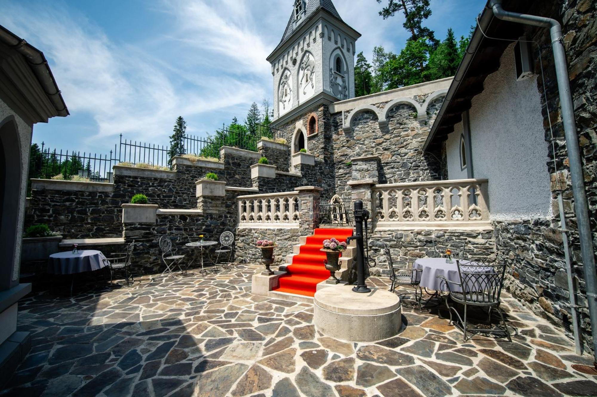 Hrad Kunzov Glamping & Spa & Restaurant Prerov Bagian luar foto